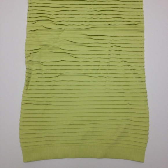 BCBGeneration OFF SHOULDER DRESS TEXTURED BODYCON - Picture 6 of 7